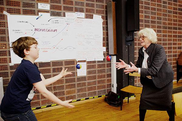 Bildung weitergeben – eine beglückende Aufgabe für ältere Menschen